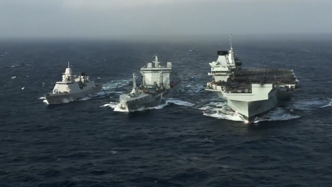 Hải quân Mỹ đăng tải video tàu sân bay Anh Queen Elizabeth hoạt động ở Biển Đông